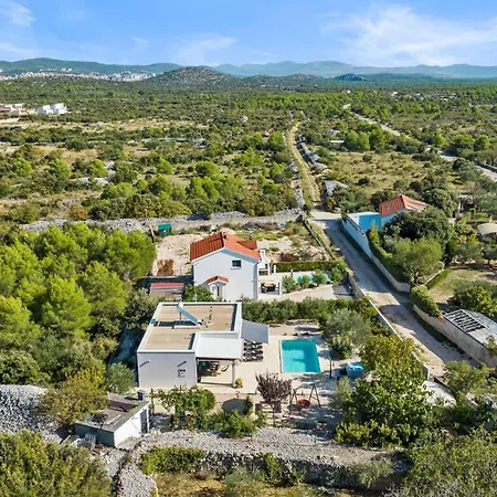 Luxurious In Holiday home