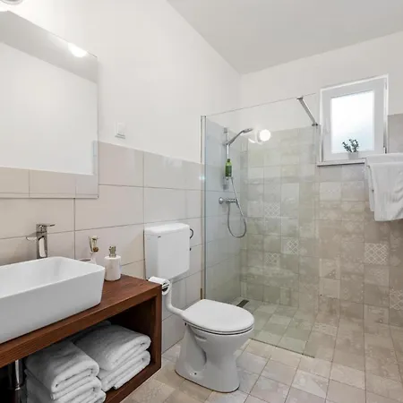 Stunning In * Jadrija