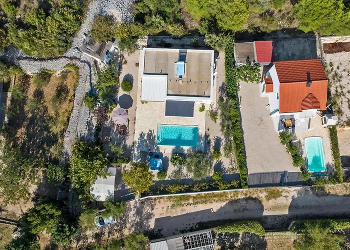 Feriehus Stunning In Jadrija